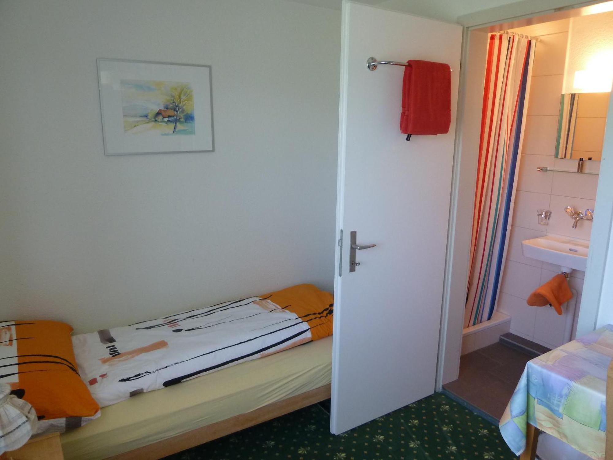 Hotel Restaurant Sunnmatt Aeschi Bei Spiez Buitenkant foto