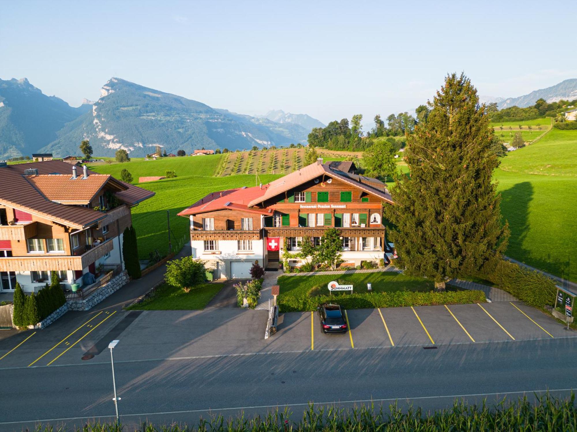 Hotel Restaurant Sunnmatt Aeschi Bei Spiez Buitenkant foto