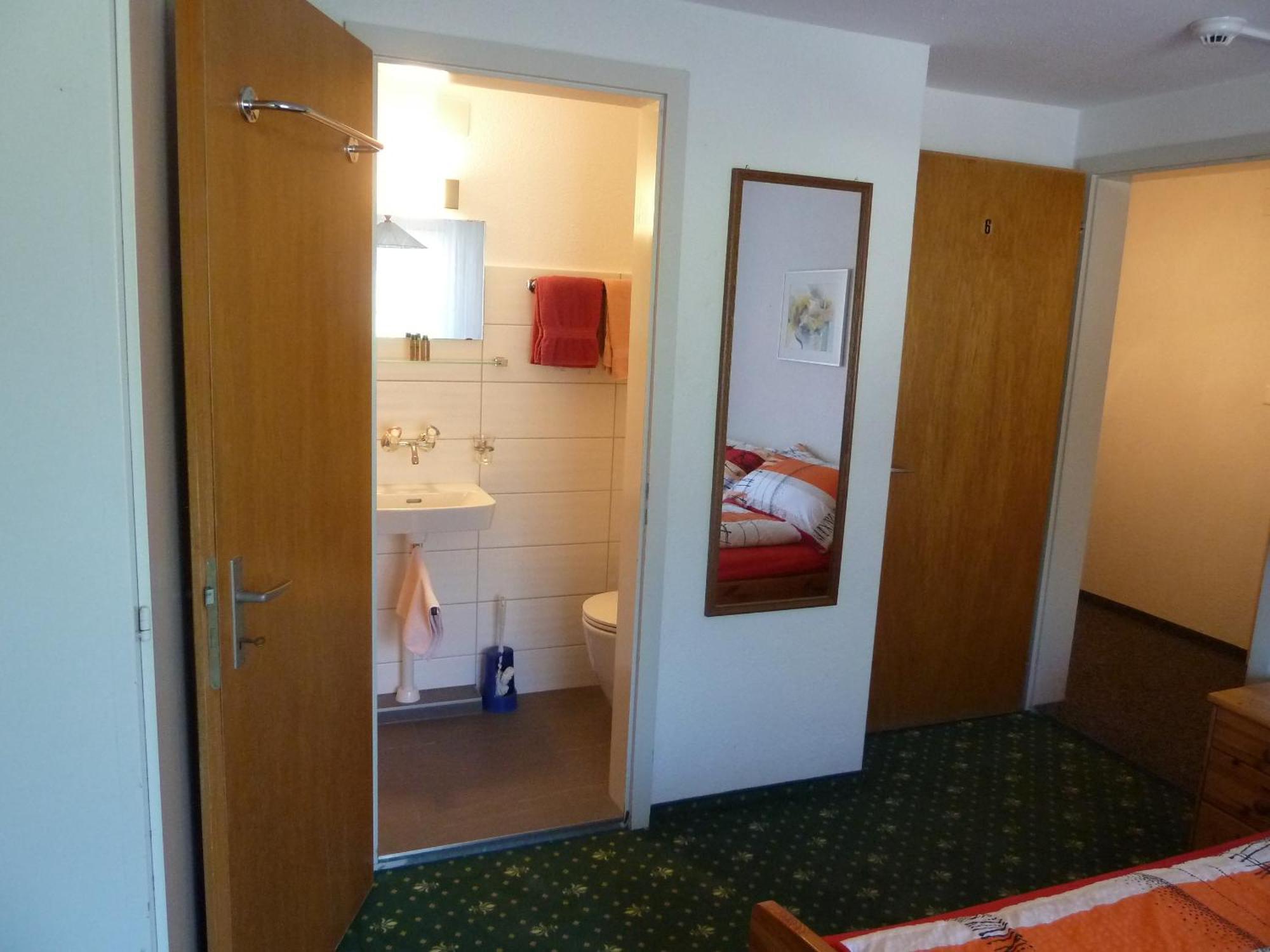 Hotel Restaurant Sunnmatt Aeschi Bei Spiez Buitenkant foto