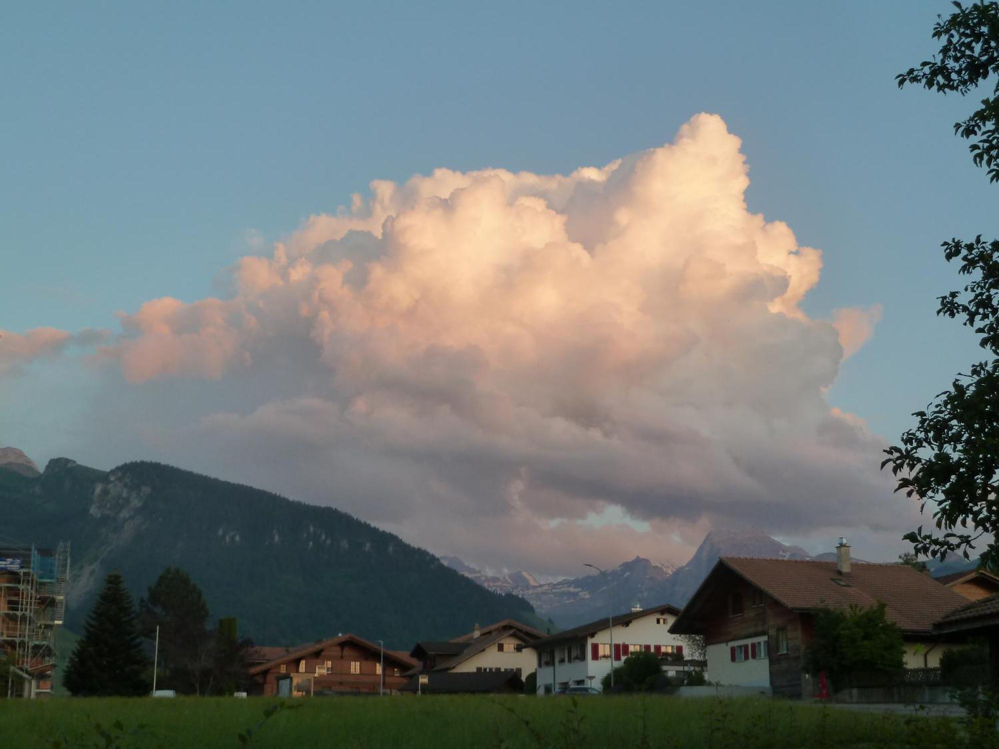 Hotel Restaurant Sunnmatt Aeschi Bei Spiez Buitenkant foto
