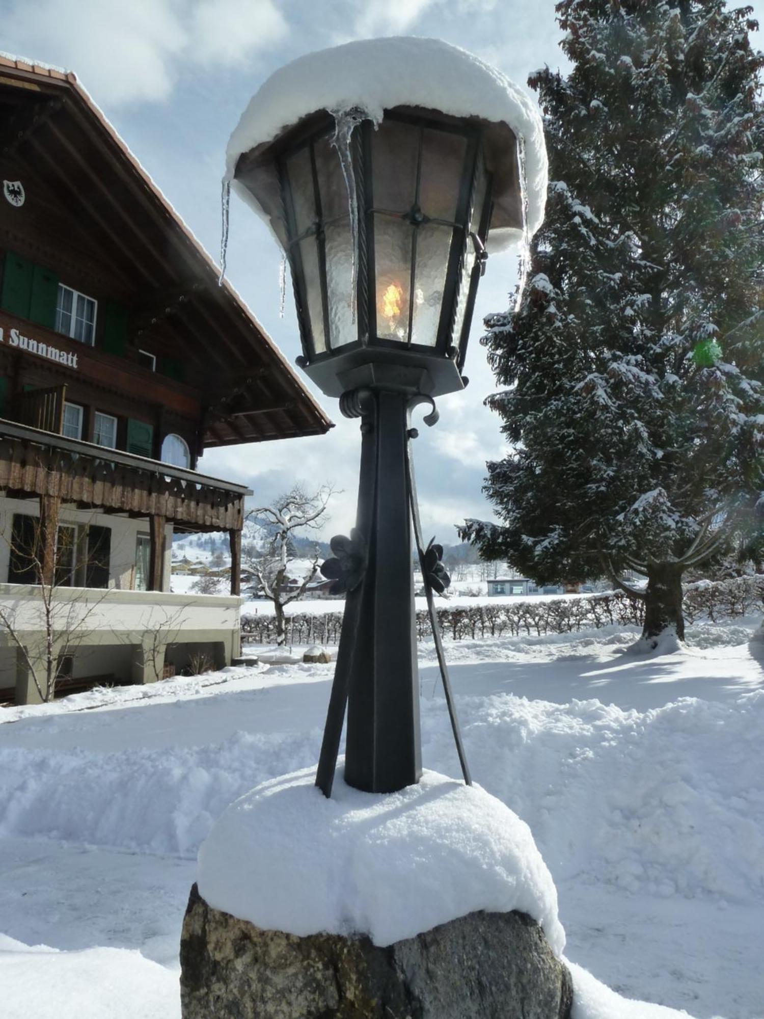 Hotel Restaurant Sunnmatt Aeschi Bei Spiez Buitenkant foto
