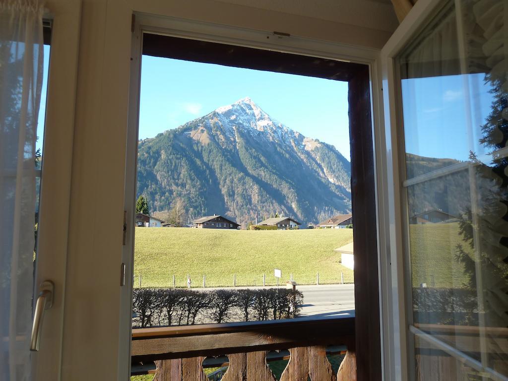 Hotel Restaurant Sunnmatt Aeschi Bei Spiez Kamer foto
